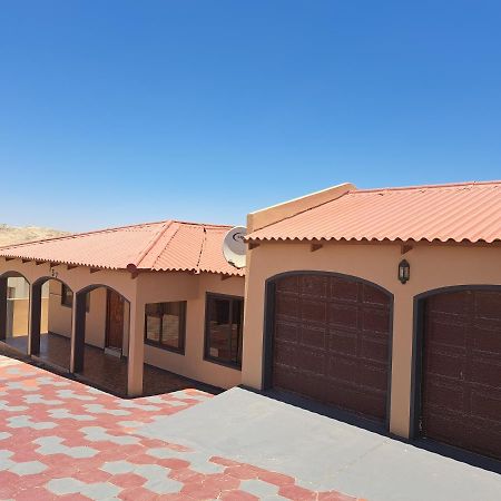 Jjp Self Catering - Three Bedroom House Lüderitz Exterior foto