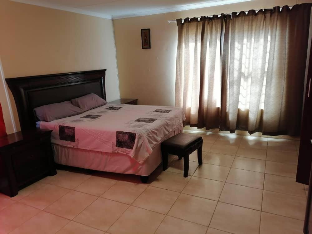 Jjp Self Catering - Three Bedroom House Lüderitz Exterior foto