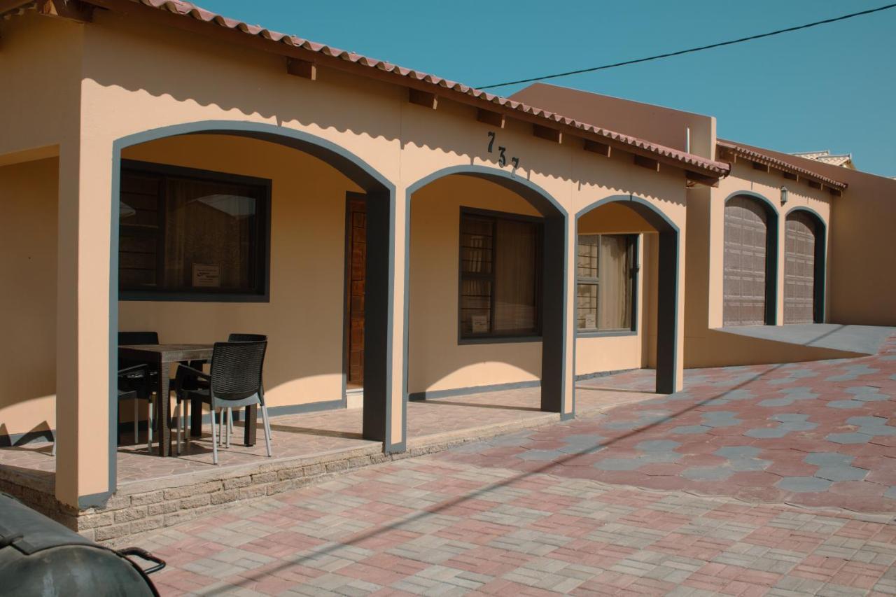 Jjp Self Catering - Three Bedroom House Lüderitz Exterior foto