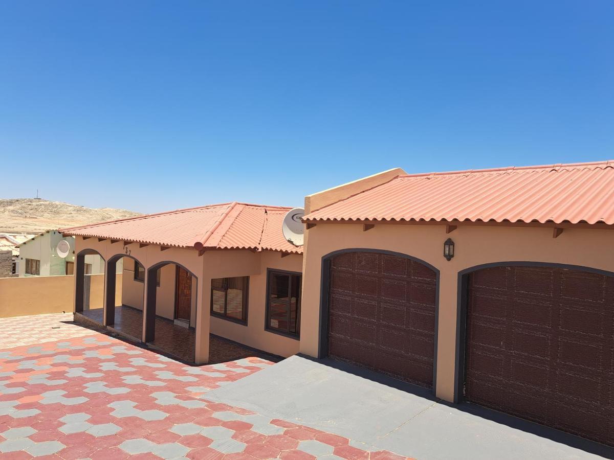 Jjp Self Catering - Three Bedroom House Lüderitz Exterior foto