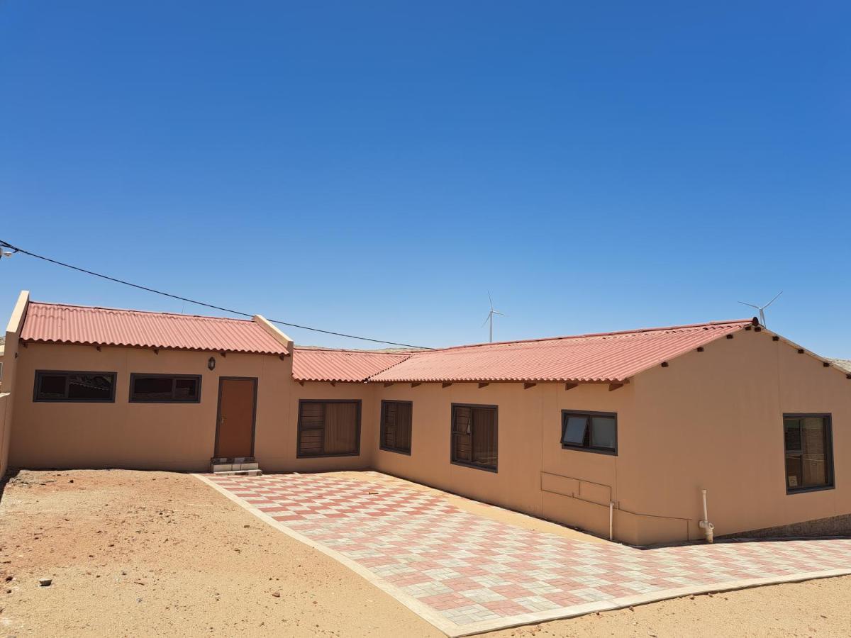 Jjp Self Catering - Three Bedroom House Lüderitz Exterior foto